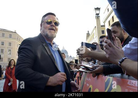 Roma, Italia. 15th Ott 2022. Russell Crowe partecipa al tappeto rosso di Russell Crowe ad Alice nella Città durante il 17th° Festival del Cinema di Roma all'Auditorium della conciliazione di sabato 15 ottobre 2022 a Roma. Foto di Rocco Spaziani/UPI Credit: UPI/Alamy Live News Foto Stock