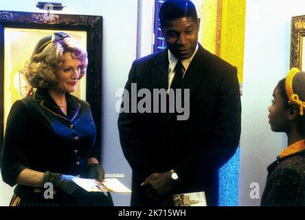 JULIANNE MOORE, Dennis Haysbert, GIORDANIA PURYEAR, lungi dal cielo, 2002 Foto Stock