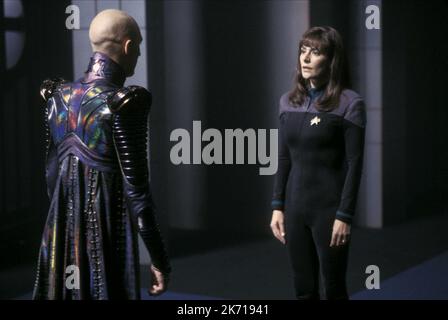 TOM HARDY, MARINA SIRTIS, Star Trek: Nemesis, 2002 Foto Stock