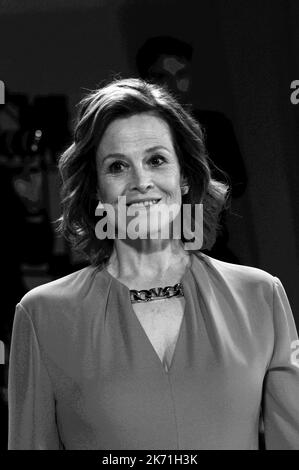 Sigourney Weaver arrievs al 79th° Festival del Film di Venezia 2022 Foto Stock