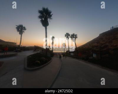 25 marzo 2021, Solana Beach, CA, Stati Uniti: Tramonto d'autunno a Solana Beach, California Domenica, 16th ottobre 2022 (Credit Image: © Rishi Deka/ZUMA Press Wire) Foto Stock