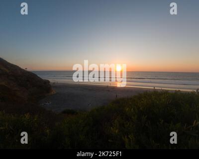 25 marzo 2021, Solana Beach, CA, Stati Uniti: Tramonto d'autunno a Solana Beach, California Domenica, 16th ottobre 2022 (Credit Image: © Rishi Deka/ZUMA Press Wire) Foto Stock