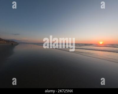 25 marzo 2021, Solana Beach, CA, Stati Uniti: Tramonto d'autunno a Solana Beach, California Domenica, 16th ottobre 2022 (Credit Image: © Rishi Deka/ZUMA Press Wire) Foto Stock