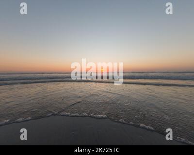 25 marzo 2021, Solana Beach, CA, Stati Uniti: Tramonto d'autunno a Solana Beach, California Domenica, 16th ottobre 2022 (Credit Image: © Rishi Deka/ZUMA Press Wire) Foto Stock