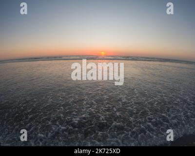 25 marzo 2021, Solana Beach, CA, Stati Uniti: Tramonto d'autunno a Solana Beach, California Domenica, 16th ottobre 2022 (Credit Image: © Rishi Deka/ZUMA Press Wire) Foto Stock