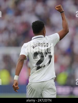 Madrid, Spagna. 16th Ott 2022. Rodrygo va del Real Madrid durante la partita la Liga tra il Real Madrid e il FC Barcelona giocata allo stadio Santiago Bernabeu il 16 ottobre 2022 a Madrid, Spagna. (Foto di Colas Buera/PRESSIN) Credit: PRESSINPHOTO SPORTS AGENCY/Alamy Live News Foto Stock