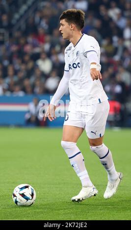 Leonardo Balerdi di Marsiglia durante il campionato francese Ligue 1 partita di calcio tra Parigi Saint-Germain (PSG) e Olympique de Marseille (OM) il 16 ottobre 2022 allo stadio Parc des Princes di Parigi, Francia - Foto Jean Catuffe / DPPI Foto Stock