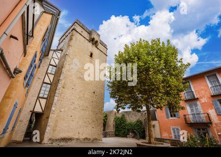 Tour de Garnavie, torre medievale costruita nel 14th ° secolo nel centro storico di Lourdes Francia Foto Stock