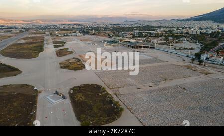 Varie vedute del vecchio aeroporto di Atene e dei lavori in corso per il nuovo invaso in questo settore Foto Stock