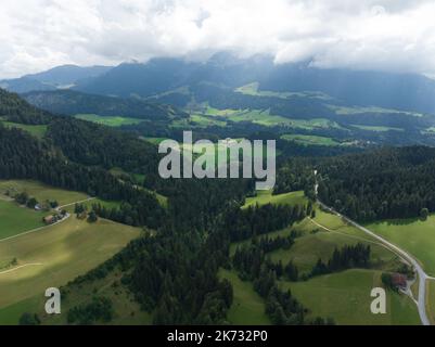 Comune di Lech Stato austriaco occidentale di Vorarlberg, situato a Bludenz. Destinazione turistica per gli sport invernali in estate. Famiglia reale olandese Foto Stock