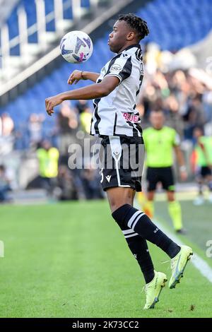 Destiny Udogie di Udinese Calcio in azione durante la Serie Una partita di calcio tra SS Lazio e Udinese Calcio allo stadio Olimpico di Roma (Italia), Foto Stock