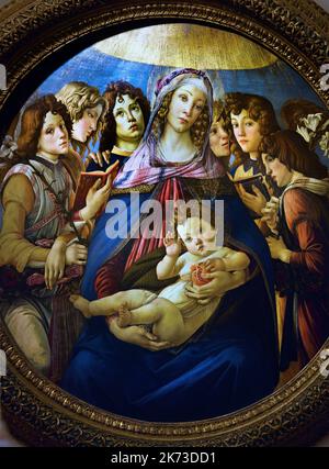 Madonna del melograno 1487 tempera su un pannello di legno dell'artista rinascimentale italiano, Sandro Botticelli,1467, Alessandro di Mariano di Vanni Filipepi, 1445 – Maggio 17 1510 , Firenze, Italia. Foto Stock