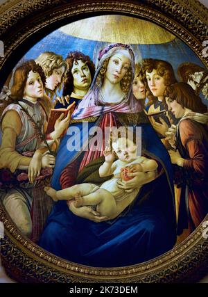 Madonna del melograno 1487 tempera su un pannello di legno dell'artista rinascimentale italiano, Sandro Botticelli,1467, Alessandro di Mariano di Vanni Filipepi, 1445 – Maggio 17 1510 , Firenze, Italia. Foto Stock