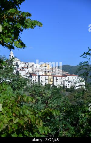 Vista sul Civitanova del Sannio borgo medievale del Molise. Foto Stock