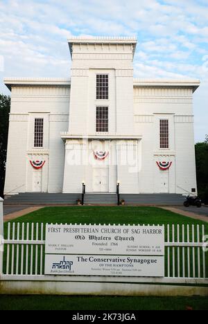 Una volta una vecchia cappella dei balenieri nel porto di Sag, Long Island, la Chiesa dei Vecchio balene è ora una sinagoga ebraica combinata e una chiesa presbiteriana Foto Stock