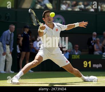 10/07/15. AELTC, Wimbledon Championships 2015, Wimbledon, Londra. Uomini singolare semi finale, Novak Djokovic (SRB) (1) contro Richard Gasquet (fra) (21) CEN Foto Stock