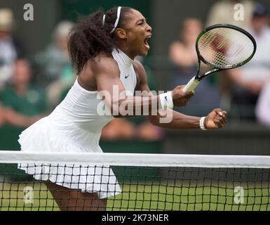 2016, Wimbledon, Centre Court, Women's Singles Final, Serena Williams (USA) contro Angelique Kerber, (GER). Serena Williams festeggia. Foto Stock