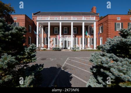 USA West Virginia WV Berkeley Springs Autumn Fall Morgan County Appalachian Mountains The Country Inn hotel Foto Stock