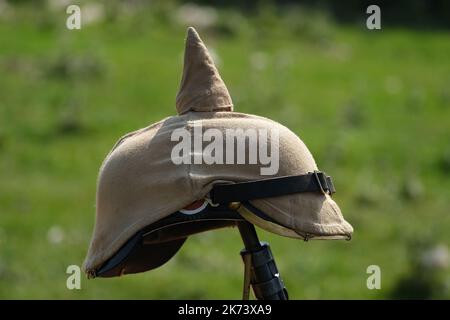 0The:00 spettacolo Yorkshire Wartime Experience. Leeds, Regno Unito, agosto 2022. Rievocazione militare con soldati, veicoli, carri armati e armi. Per lo più WW2 e 1940'. Foto Stock