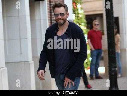 ©WCN/MAXPPP/ROSARIO - Joel McHale al negozio Porsche Design di Beverly Hills. dicembre 9 2016 Foto Stock