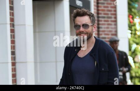 ©WCN/MAXPPP/ROSARIO - Joel McHale al negozio Porsche Design di Beverly Hills. dicembre 9 2016 Foto Stock