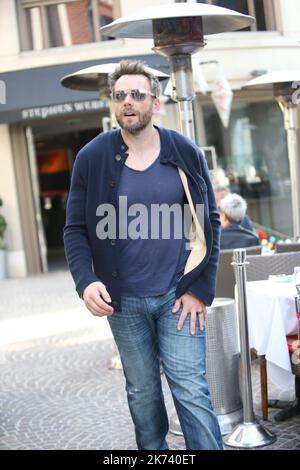 ©WCN/MAXPPP/ROSARIO - Joel McHale al negozio Porsche Design di Beverly Hills. dicembre 9 2016 Foto Stock