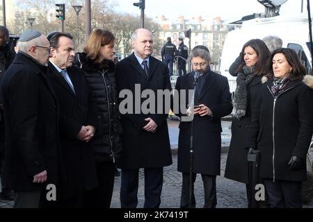 @ Pool/ Robert Alain /Maxppp, Francia, Parigi, 2017/01/05 Francis Kalifat, Presidente del Consiglio rappresentativo delle Associazioni ebraiche francesi (CRIF), Rabbino Capo di Francia Haim Korsia, sindaco di Parigi Anne Hidalgo, Il ministro degli interni francese Bruno le Roux in occasione di un omaggio alle vittime dell' Hyper Casher degli attacchi del 2015 gennaio a Porte de Vincennes a Parigi (Francia), il 5 gennaio 2017; In occasione dei due anni di anniversario della serie di sparatorie contro il quotidiano settimanale Charlie Hebdo e il negozio di alimentari Hyper Casher, che ha mietuto 17 vittime. Foto Stock