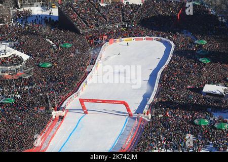 Dominik PARIS al finih della FIS Alpine Ski World Cup Men's Downhill a Kitzbuehel, il 21 gennaio 2017. Dominik PARIS vince il francese Valentin GIRAUD MOINE, terzo anche il francese Johan CLAREY. © Pierre Teyssot / Maxppp Foto Stock