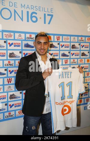 Marsiglia, Francia jan 30th 2017 Dimitri Payet ha detto di aver bisogno di "returtare le sue radici" nel suo ex club, Marsiglia. Il 29 ha firmato un accordo quadriennale e semestrale con il club Ligue 1. Foto Stock