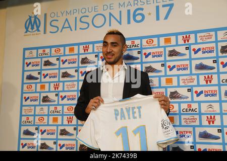 Marsiglia, Francia jan 30th 2017 Dimitri Payet ha detto di aver bisogno di "returtare le sue radici" nel suo ex club, Marsiglia. Il 29 ha firmato un accordo quadriennale e semestrale con il club Ligue 1. Foto Stock