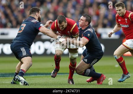 Sam Warburton del Galles corre con la palla durante la RBS 6 Nations 2017 Rugby Union match tra Francia e Galles il 18 marzo 2017 allo Stade de France a Saint Denis, Francia - Foto Benjamin Cremel/IP3 Foto Stock