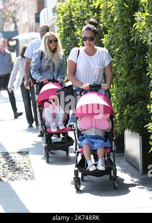 Petra e Tamara Ecclestone visti fuori a Beverly Hills Foto Stock