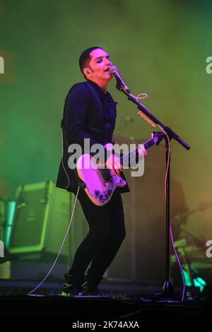 Placebo si esibiscono al festival musicale le Printemps de Bourges che si tiene a Bourges, in Francia, nel corso di cinque giorni. Si tratta ora di un evento importante in Francia e in Europa. Foto Stock