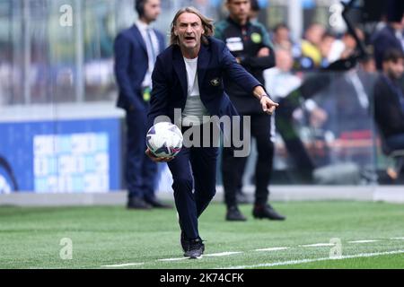 Davide Nicola, capo allenatore di noi Salernitana gesti durante la Serie A match beetween FC Internazionale e noi Salernitana allo Stadio Giuseppe Meazza il 16 ottobre 2022 a Milano Italia . Foto Stock