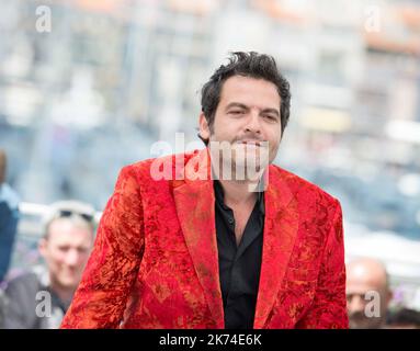 Il cantante Matthieu Chedod partecipa alla fotocellula "volti, luoghi (Visti, villaggi)" durante il 70th° Festival annuale di Cannes al Palais des Festivals Foto Stock