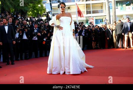 La cantante barbadiana Rihanna arriva per la prima volta di 'Okjaa' durante il 70th° Festival del Cinema di Cannes, a Cannes, in Francia, il 19 maggio 2017. Il film è presentato nel Concorso ufficiale del festival che si svolge dal 17 al 28 Mayy. Foto Stock