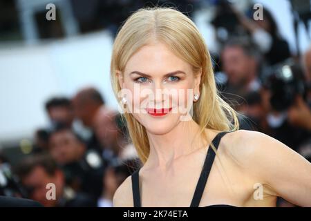 L'attrice australiana Nicole Kidman (L) e l'attore irlandese Colin Farrell arrivano il 22 maggio 2017 per la proiezione del film "l'uccisione di un cervo sacro" all'edizione 70th del Festival di Cannes a Cannes, nel sud della Francia Foto Stock
