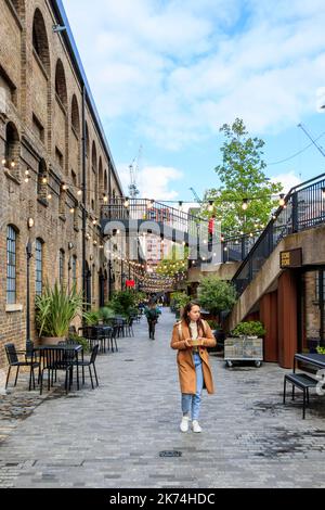 Lower Stable Street nella zona di sviluppo di King's Cross, Londra, Regno Unito Foto Stock