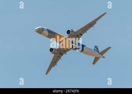 ©Arnaud Beinat/MAXPPP, 2017/06/19. Le Bourget, Francia. Salon de l'aeronautique et de l'espace. Embraer 195 E2 Foto Stock