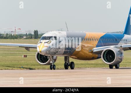 ©Arnaud Beinat/MAXPPP, 2017/06/19. Le Bourget, Francia. Salon de l'aeronautique et de l'espace. Embraer 195 E2 Foto Stock