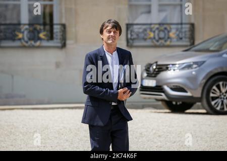 ©THOMAS PADILLA/MAXPPP - 22/06/2017 ; PARIS FRANCE; SORTIE DU CONSEIL DES MINISTRES AU PALAIS DE L'ELYSEE. Il Ministro francese per la transizione ecologica e inclusiva Nicolas Hulot lascia l'Elysee Palace a Parigi dopo la prima riunione del governo francese il 22 giugno 2017. Foto Stock