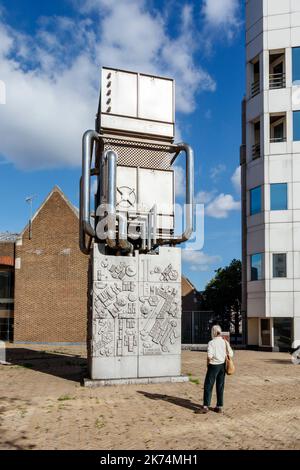 Copertura dell'asta di ventilazione della stazione della metropolitana progettata dall'artista Eduardo Paolozzi nel 1982 in Bessborough Street, Pimlico, Londra, Regno Unito Foto Stock