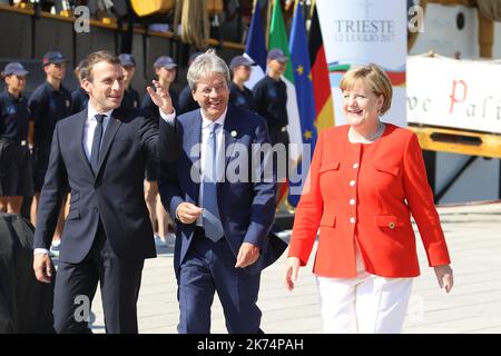 Il Presidente francese Emmanuel Macron, il primo Ministro italiano Paolo Gentiloni, il Cancelliere tedesco Angela Merkel il Presidente francese Emmanuel Macron al Vertice di Trieste - Balcani occidentali a Trieste, Italia Foto Stock