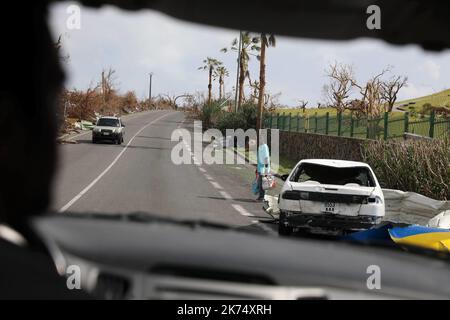 SAINT MARTIN 10/09/2017 ouragan irma à Saint-Martin distruzioni sur la route entre la partie francaise et hollandaise sur l'île de Saint-Martin après le passage de l'ouragan Irma le 10 settembre 2017 St Martin dopo l'uragano Irma, viste delle catastrofi sul settembre 10th 2017 Foto Stock