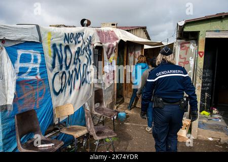 Smantellamento del campo migratorio Norrent Fontes. Foto Stock