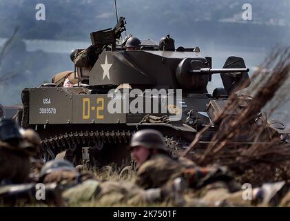 0The:00 spettacolo Yorkshire Wartime Experience. Leeds, Regno Unito, agosto 2022. Rievocazione militare con soldati, veicoli, carri armati e armi. Per lo più WW2 e 1940'. Foto Stock
