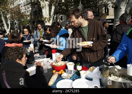 Dimostrazione per l'abrogazione del regolamento di Dublino che blocca le domande di asilo. Foto Stock