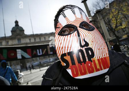 Dimostrazione per l'abrogazione del regolamento di Dublino che blocca le domande di asilo. Foto Stock