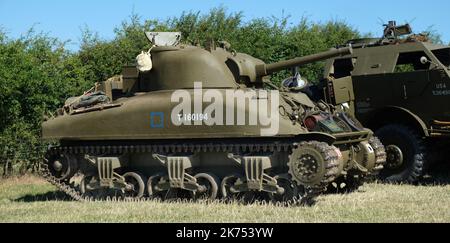 0The:00 spettacolo Yorkshire Wartime Experience. Leeds, Regno Unito, agosto 2022. Rievocazione militare con soldati, veicoli, carri armati e armi. Per lo più WW2 e 1940'. Foto Stock