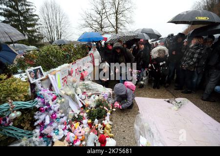 La storia di Maelys, scomparso 9 anni, ha affluso la Francia per gli ultimi 4 mesi, anche perché l'uomo che la polizia e tutti sembrano credere è responsabile continua a negare tutto, nonostante le prove contro di lui. La polizia delle Alpi francesi sta riesaminando una serie di casi di persone scomparse dopo aver accusato un uomo mercoledì per un secondo rapimento e un secondo omicidio nella zona. Foto Stock